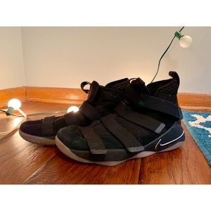 Nike LeBron Soldier XI Basketball Shoes